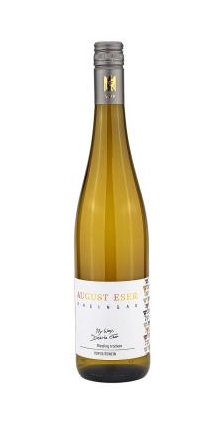 2024 My Way Riesling trocken Flasche Weißwein mit etikettierter Vorderseite und goldenem Inhalt.