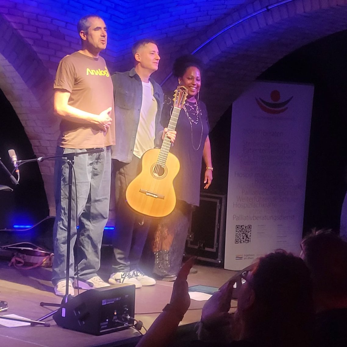 Benefizkonzert mit Menna Mulugeta, Ulf Kleiner und Daniel Stelter Menna Mulugeta, Ulf Kleiner und Daniel Stelter am Ende der Veranstaltung