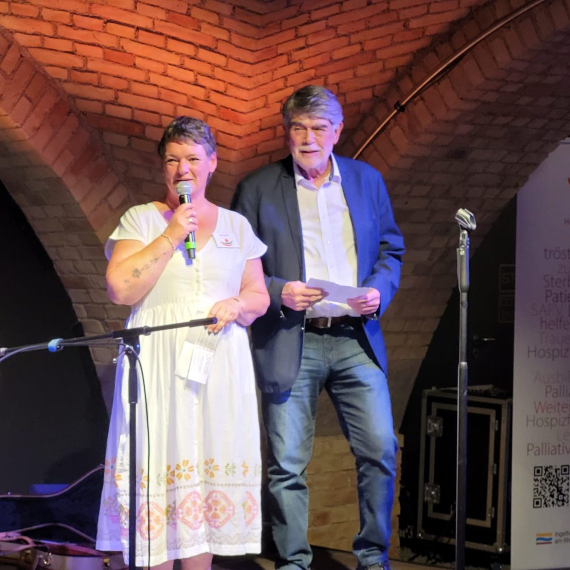 Benefizkonzert mit Menna Mulugeta, Ulf Kleiner und Daniel Stelter Begrüßung der Besucher Bianca Meyer und Rainer Hoog